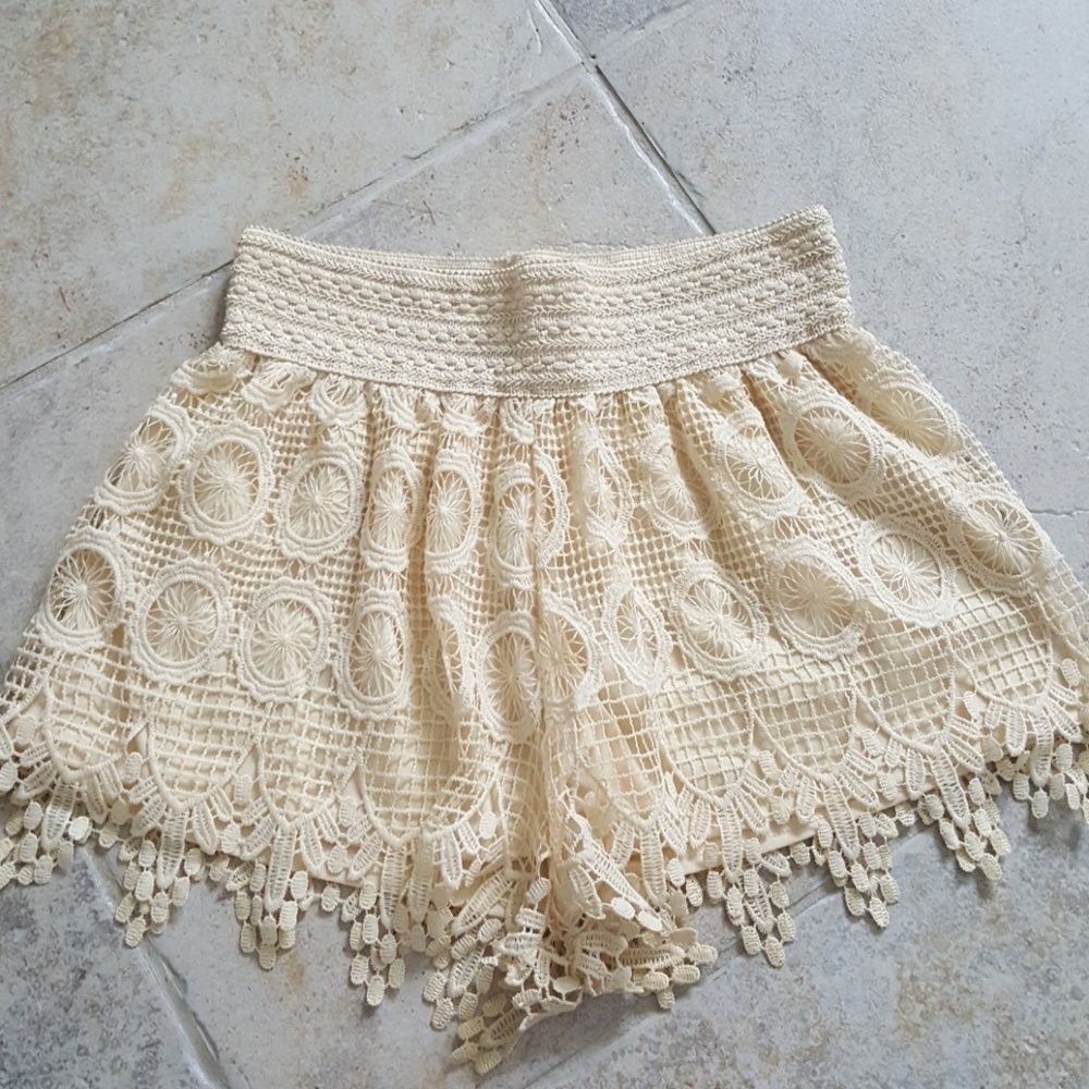 Lace shorts - Picture 3 of 3